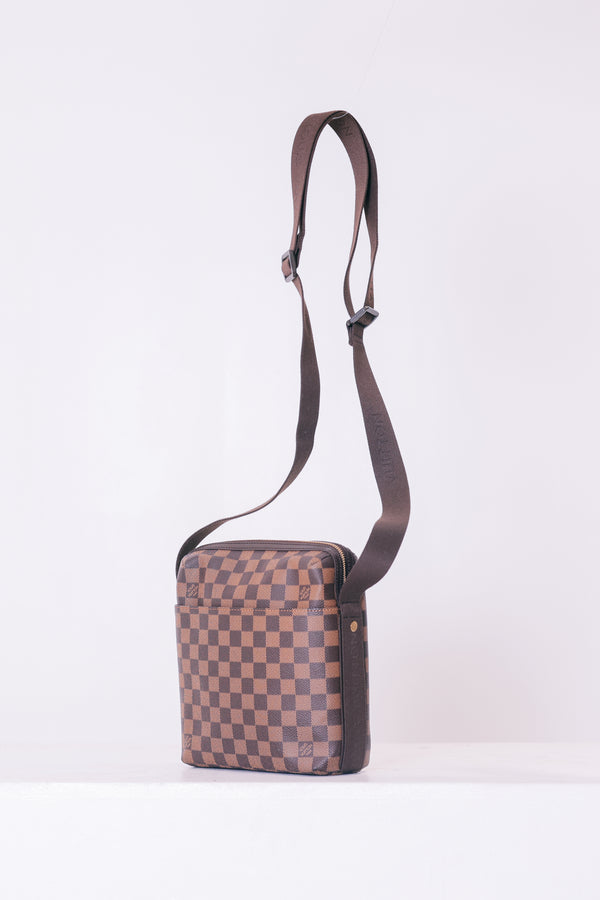 LV Damier Ebene Canvas Trotteur Beaubourg PM