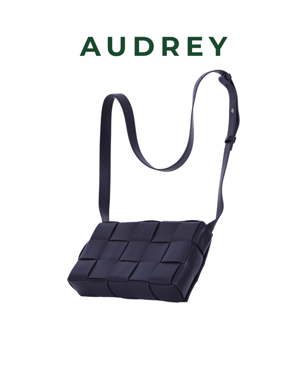 V6 AUDREY Lambskin Cassette Bag in Black