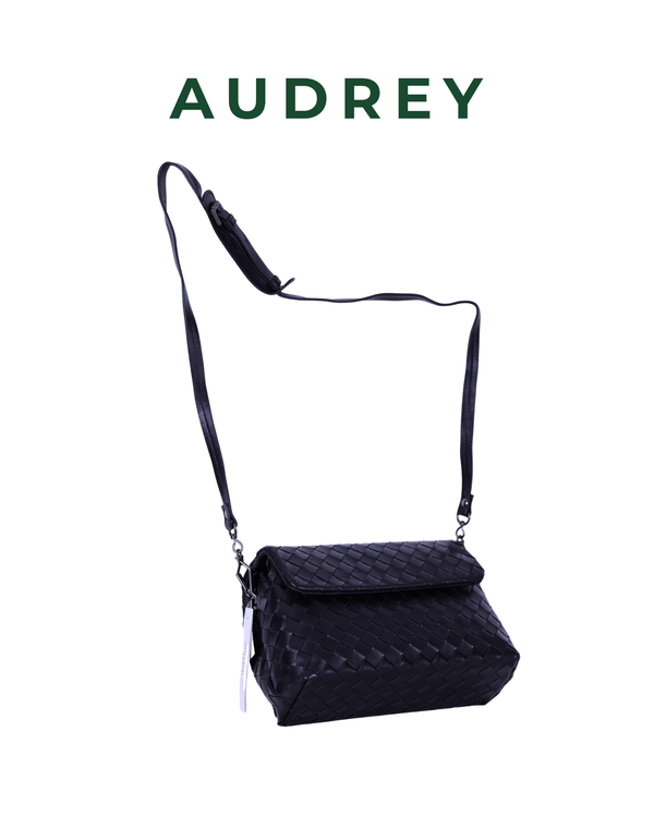 V7 AUDREY Lambskin Flap Bag in Black